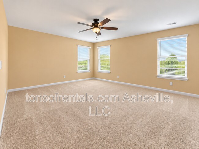 Building Photo - 141 Wheatfield Rd