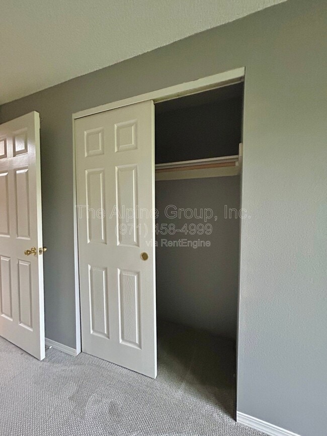 Building Photo - 4905 SW 152nd Ave
