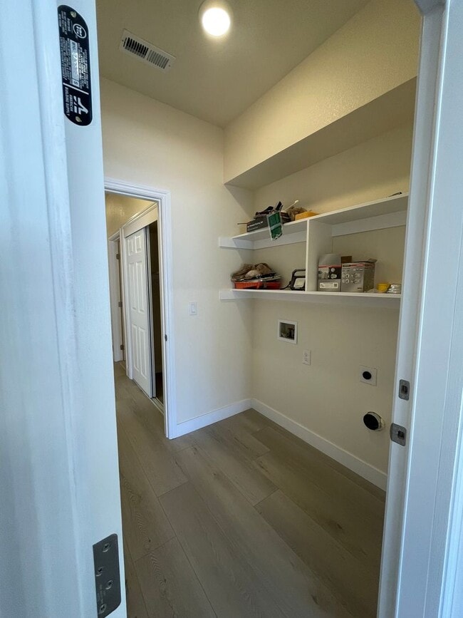 Building Photo - Beautiful 3/2 Elk Grove Home