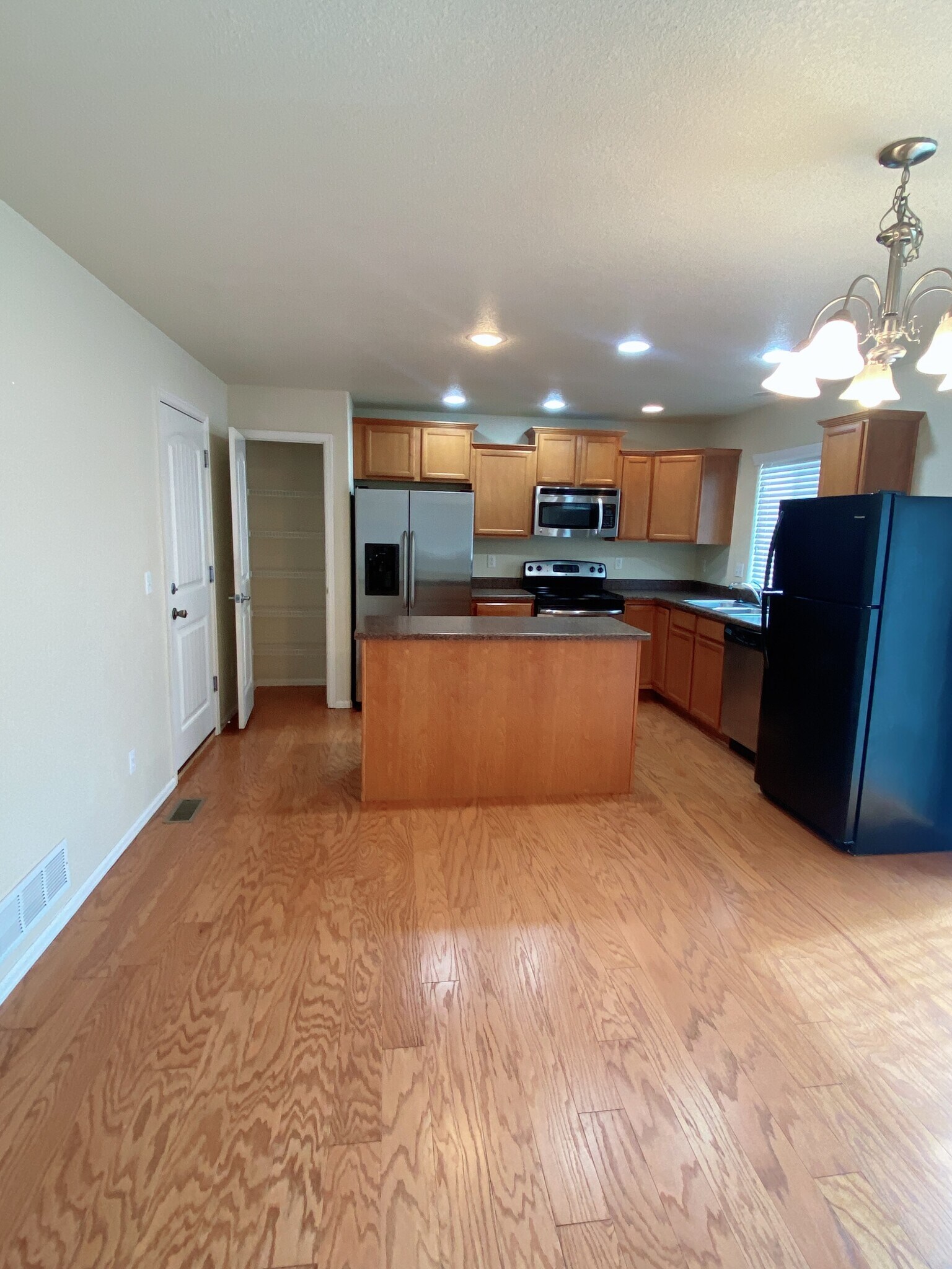 Building Photo - 2464 Sierra Springs Dr