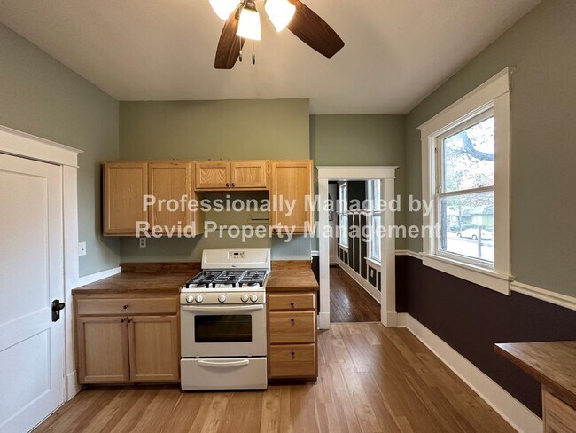 Building Photo - Updated 3 bedroom 3 bathroom home in Coope...