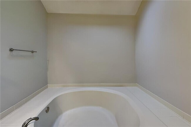 Building Photo - 1302 Milstead Trace NE