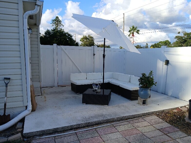 Building Photo - 6100-6104 4th Ave S