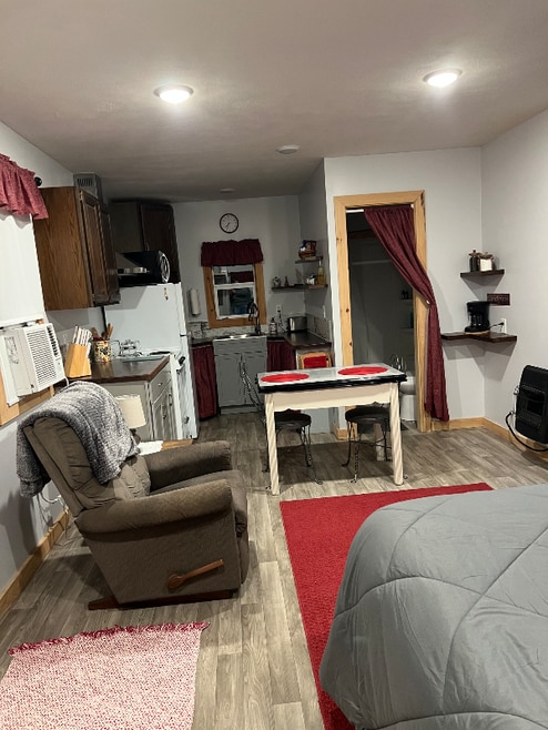 Building Photo - 1987 Weyers Cave Rd