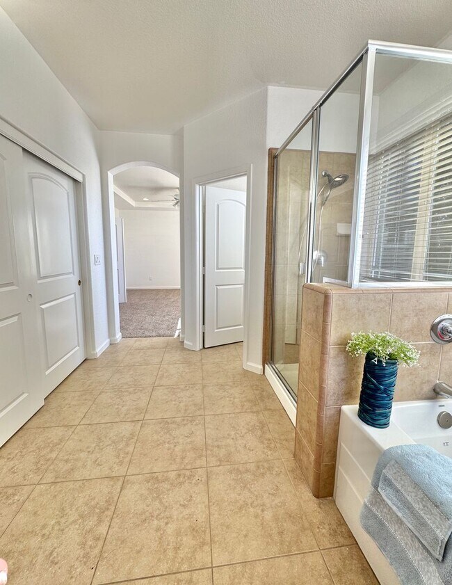 Building Photo - Spacious 4 Bedroom Home in Sparks Near Wingfield