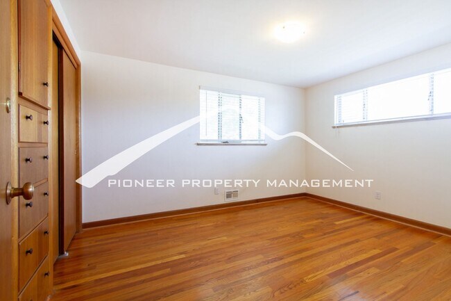 Building Photo - Spacious Home on Quiet Street with 2 Car Garage and Central A/C