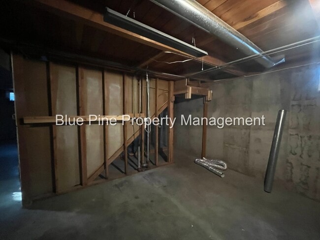Building Photo - 611 Starlite Ave