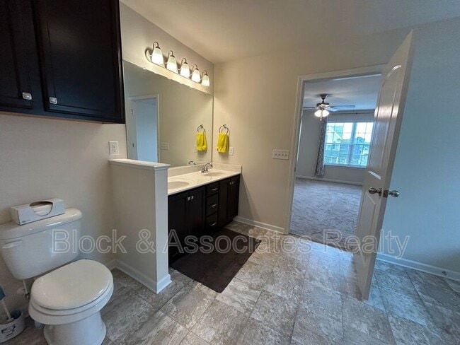 Building Photo - 1464 Land Grv Dr