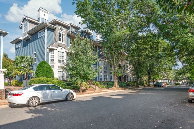 Building Photo - Cozy 1 Bedroom Condo Located In Dilworth &...