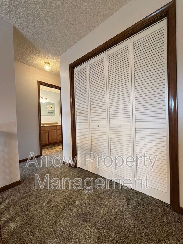 Building Photo - 5547 S 38th St