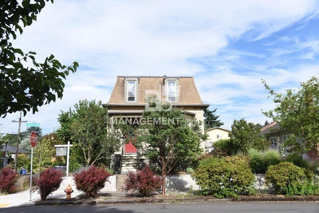 Building Photo - 3502 SE 13th Ave