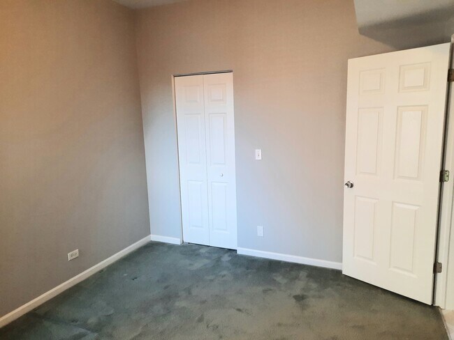 bedroom 2 - 3447 W Evergreen Ave