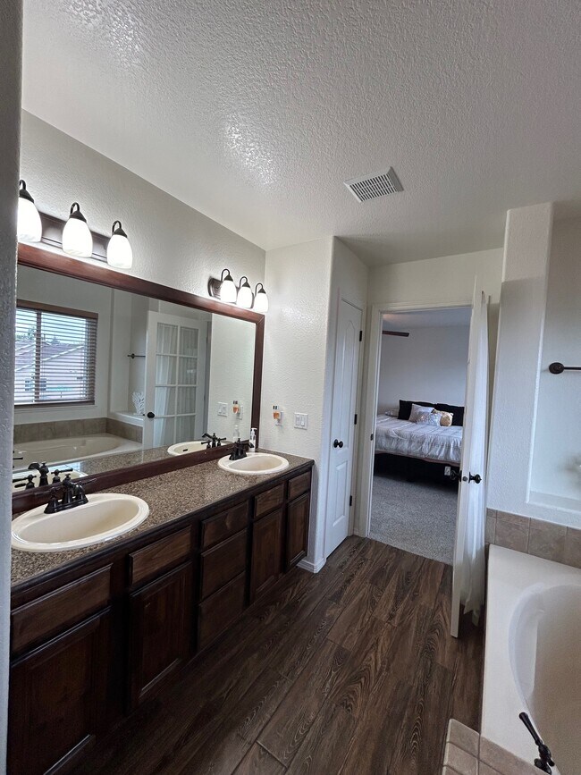 Building Photo - 7368 Prythania Park Dr