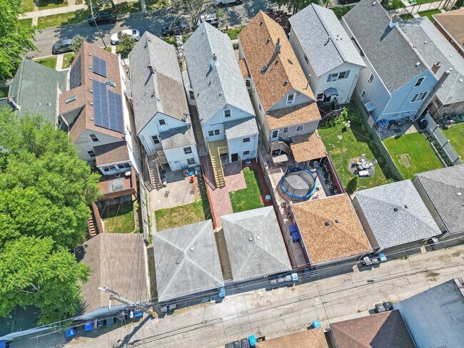 Building Photo - 3324 W Warner Ave