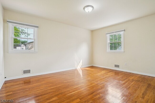 Building Photo - 20 Brookside Pl