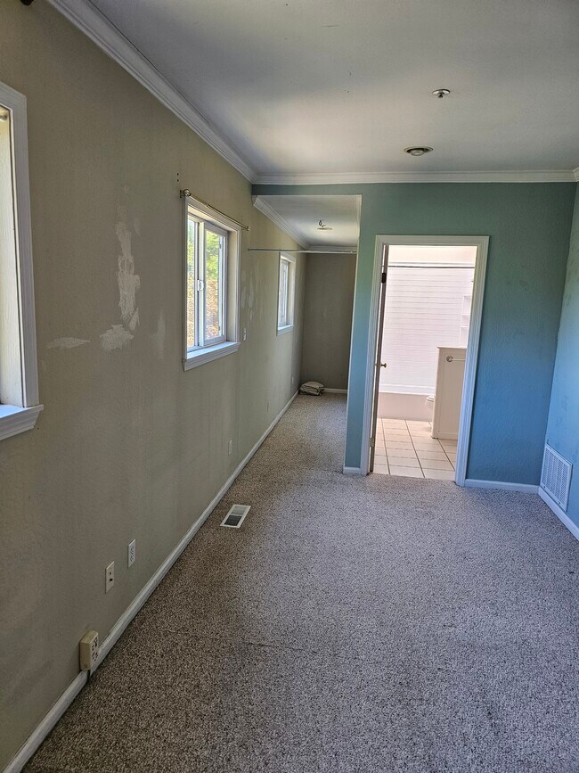 Building Photo - 206 Ross Valley Dr