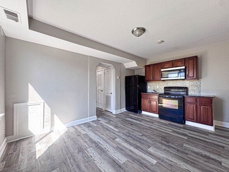 Building Photo - 4630 Hillside Rd SE