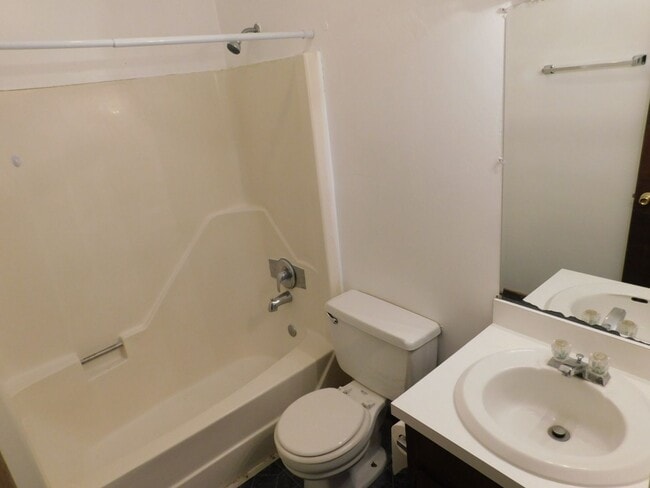 Building Photo - Duplex in Havelock close to Cherry Point