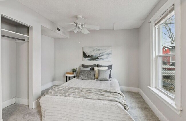 Building Photo - 1504 4th St NE