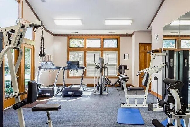 Building Photo - 2317 Vicente Ct