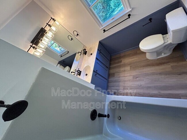 Building Photo - 1907 White Lake Dr