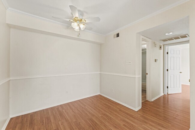 Building Photo - 7144 N Holiday Dr