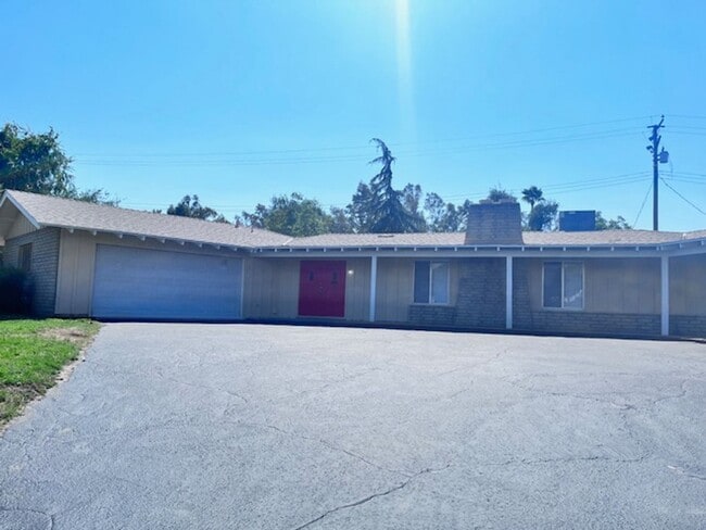 Building Photo - Recently Remodeled South Redlands Home