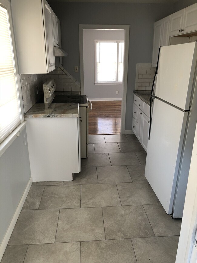 Building Photo - 3 bedroom 1 bath home