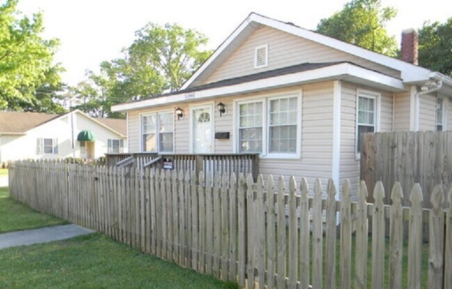Building Photo - 1300 Cypress Ave