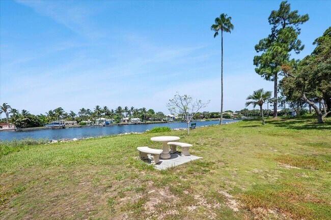 Building Photo - 2001 Marina Isle Way