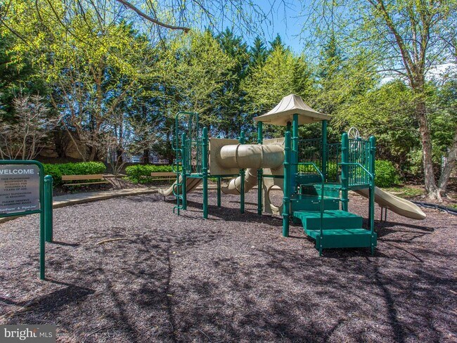 Building Photo - 4850 Eisenhower Ave