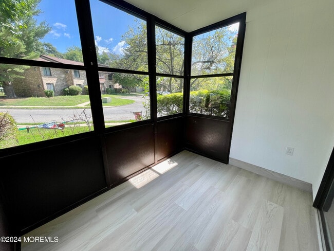 Building Photo - 175 Amberly Dr