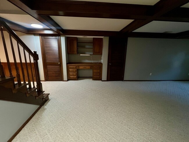 Building Photo - 1685 Lochcrest Dr