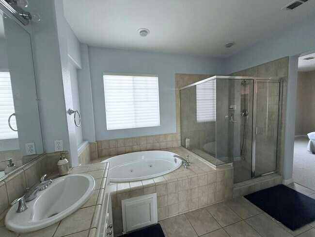Building Photo - 1360 Red Maple Ln