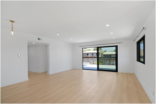 Building Photo - Lantern District Duplex!