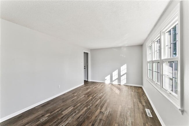 Building Photo - 7036 Hunter St