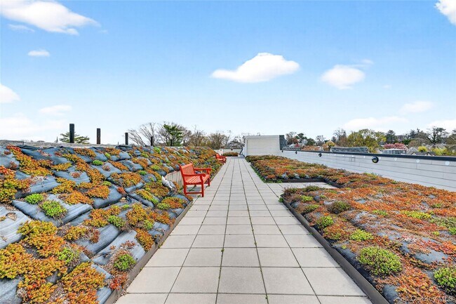 Building Photo - 225 Stanley Ave