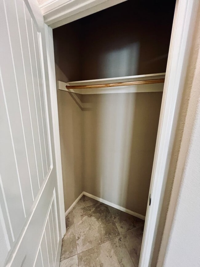Building Photo - Gorgeous 2 bedroom and 2 bathroom home in ...