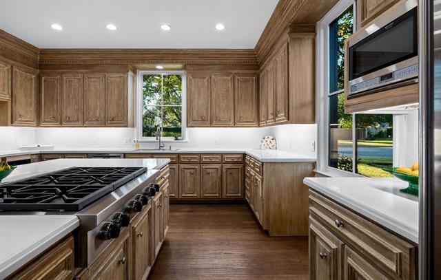 Building Photo - 1 Willow Wood Cir