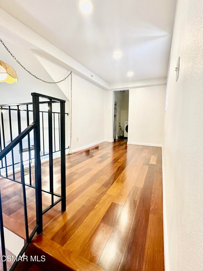 Building Photo - 1118 E Palmer Ave