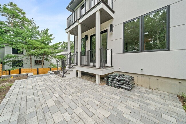 Building Photo - 94 Thurston Rd