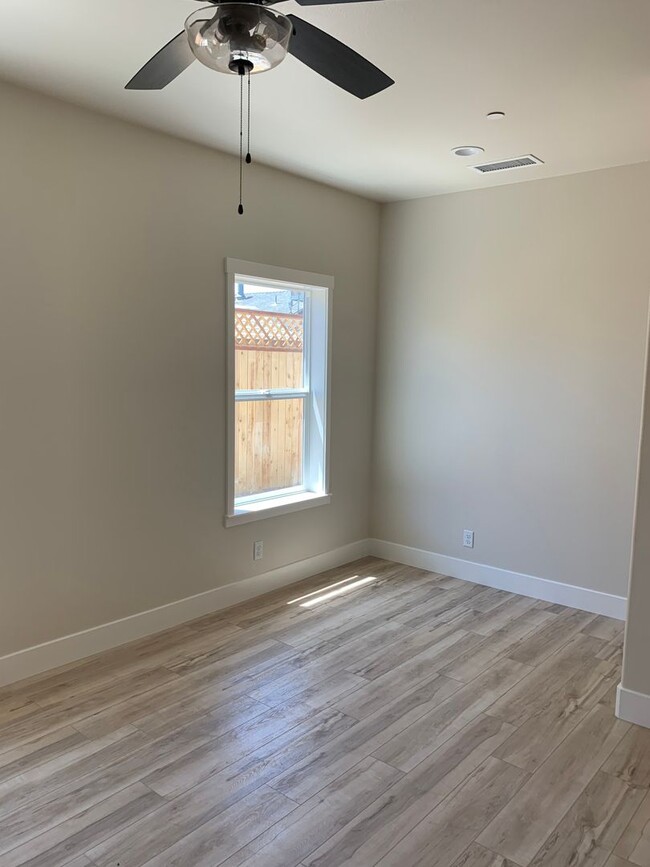 Building Photo - Newer Home for rent