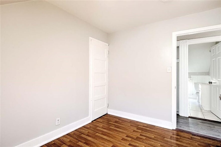 Building Photo - 24 Ida St