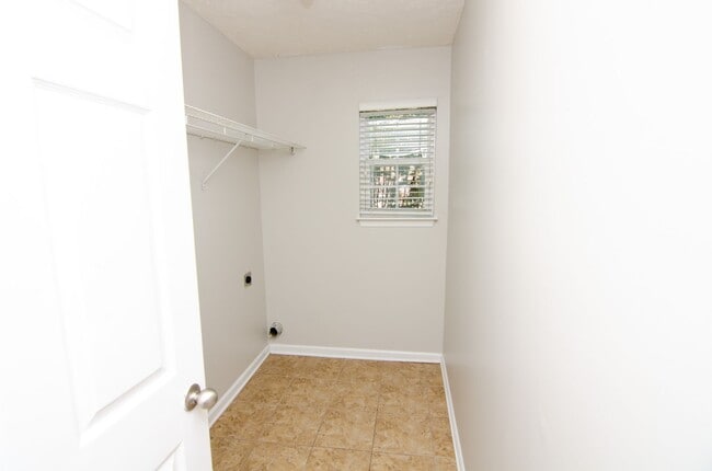 Building Photo - 1912 Portview Dr