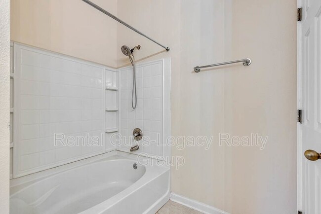 Building Photo - 5868 Pavilion Dr