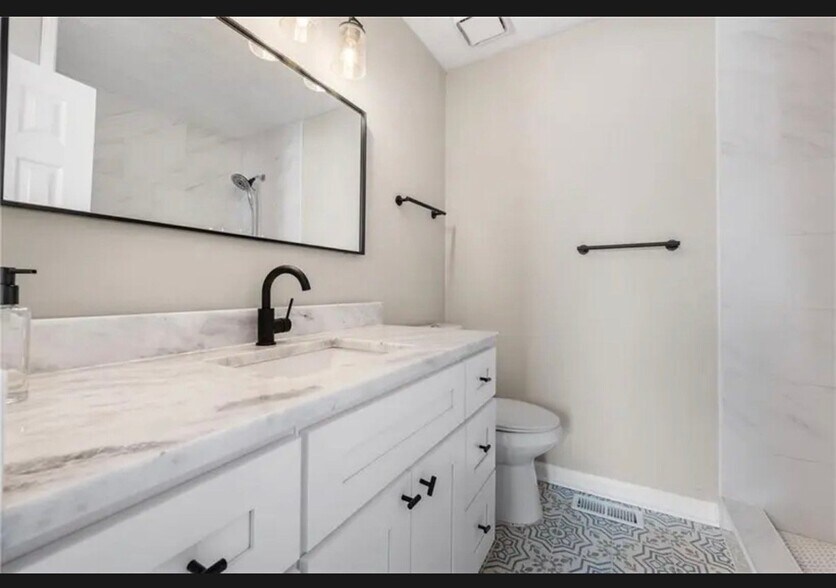 Building Photo - 3854 Meadow Creek Dr