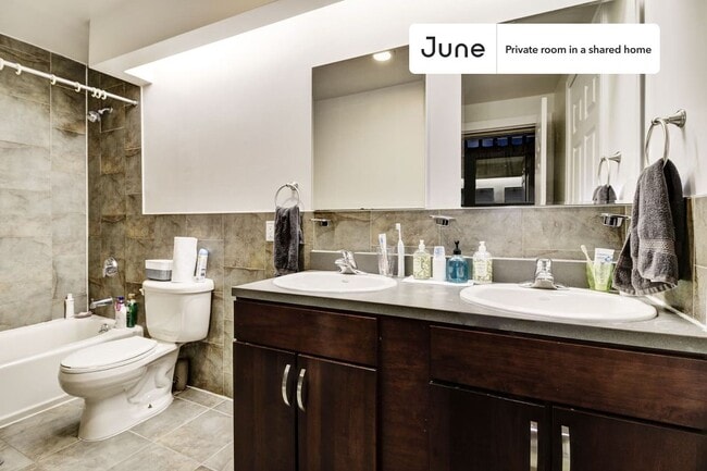 Building Photo - Room in Shared 5 bed/2 bath home