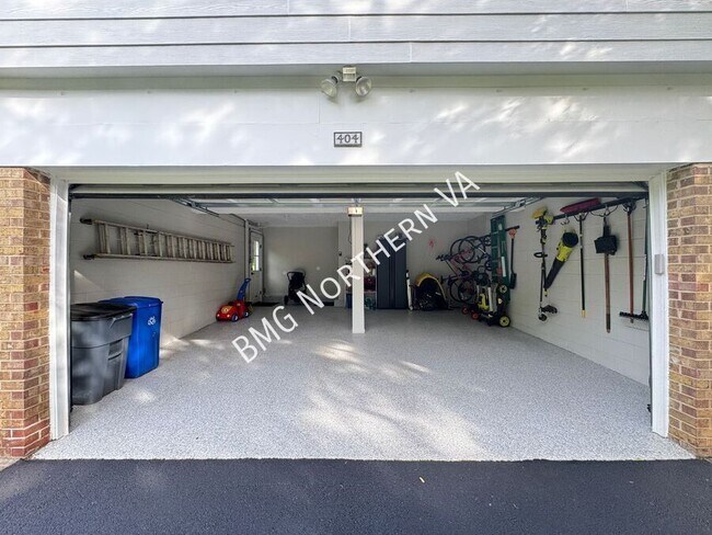 Building Photo - 404 Onondio Cir SE