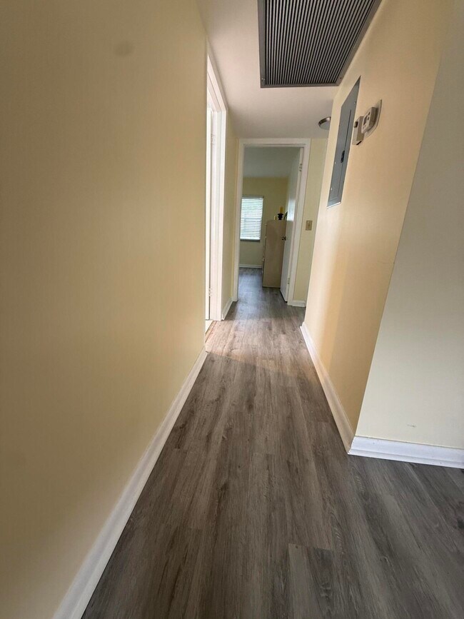 Building Photo - 389 Fanshaw Way
