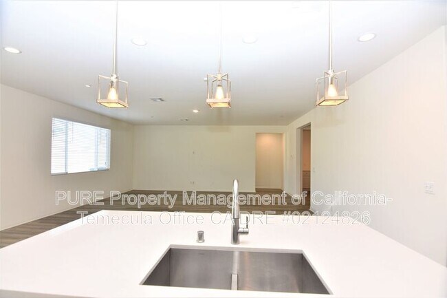 Building Photo - 32615 Cert St